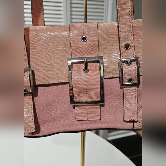 Vintage Y2K MAXX NEWYORK leather/lizard Embossed Pastel Pink Buckle Shouder Bag. - Picture 3 of 16